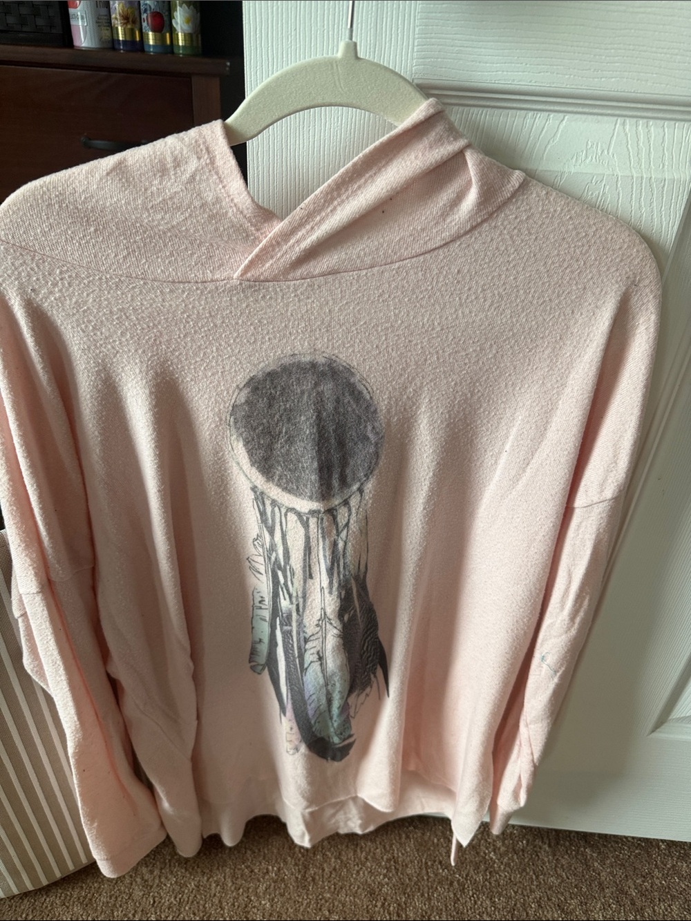 American Eagle Light Pink Women's Hoodie Sweater with Dreamcatcher Graphic